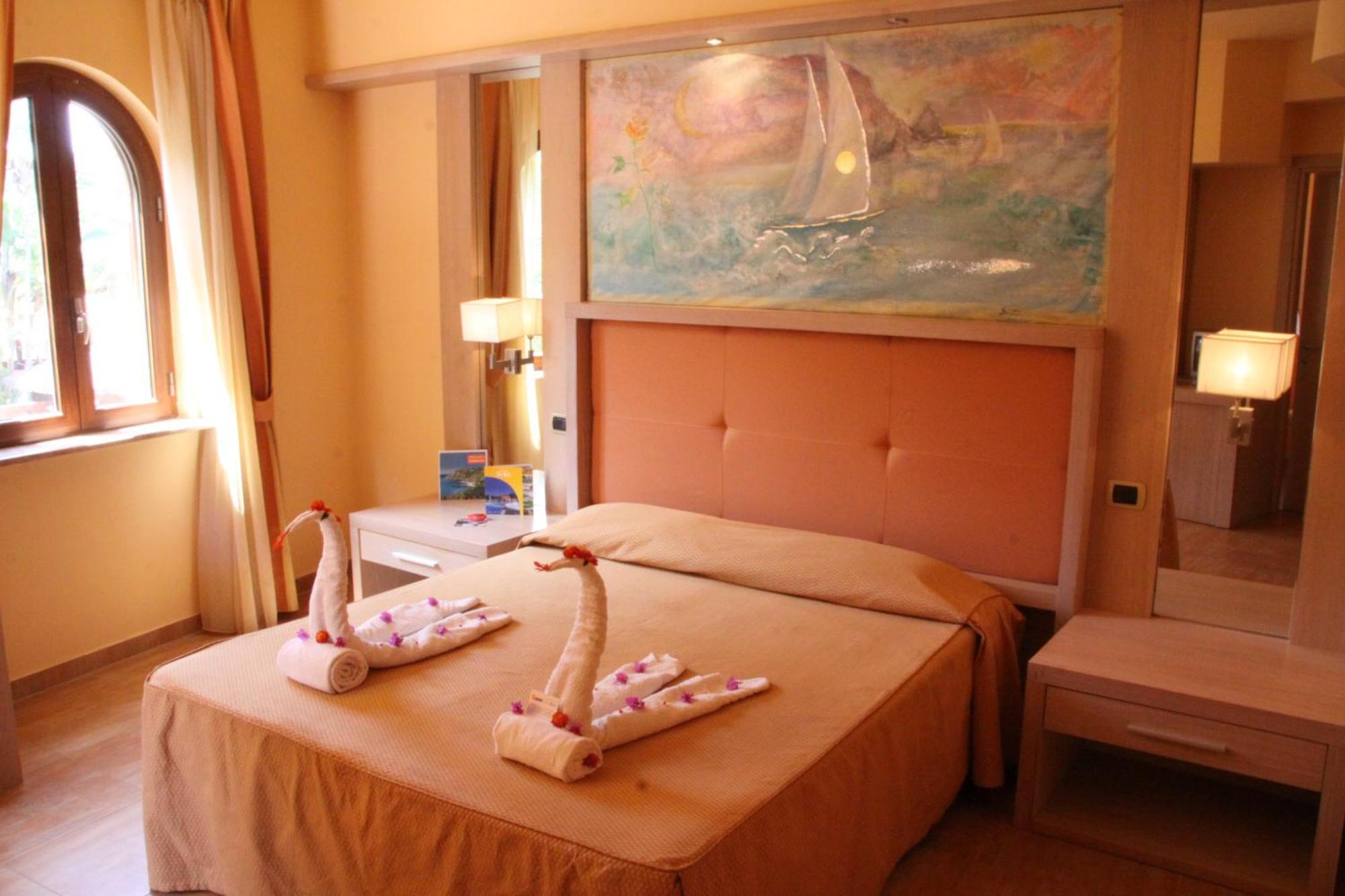 Solemare Club Village Capo Vaticano Extérieur photo
