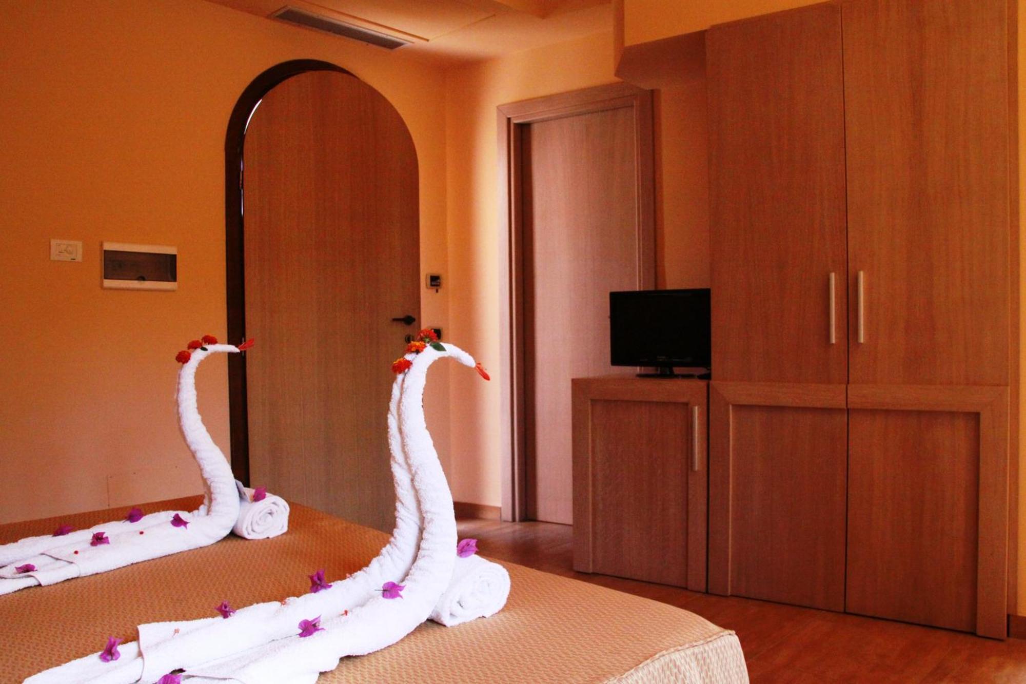 Solemare Club Village Capo Vaticano Extérieur photo